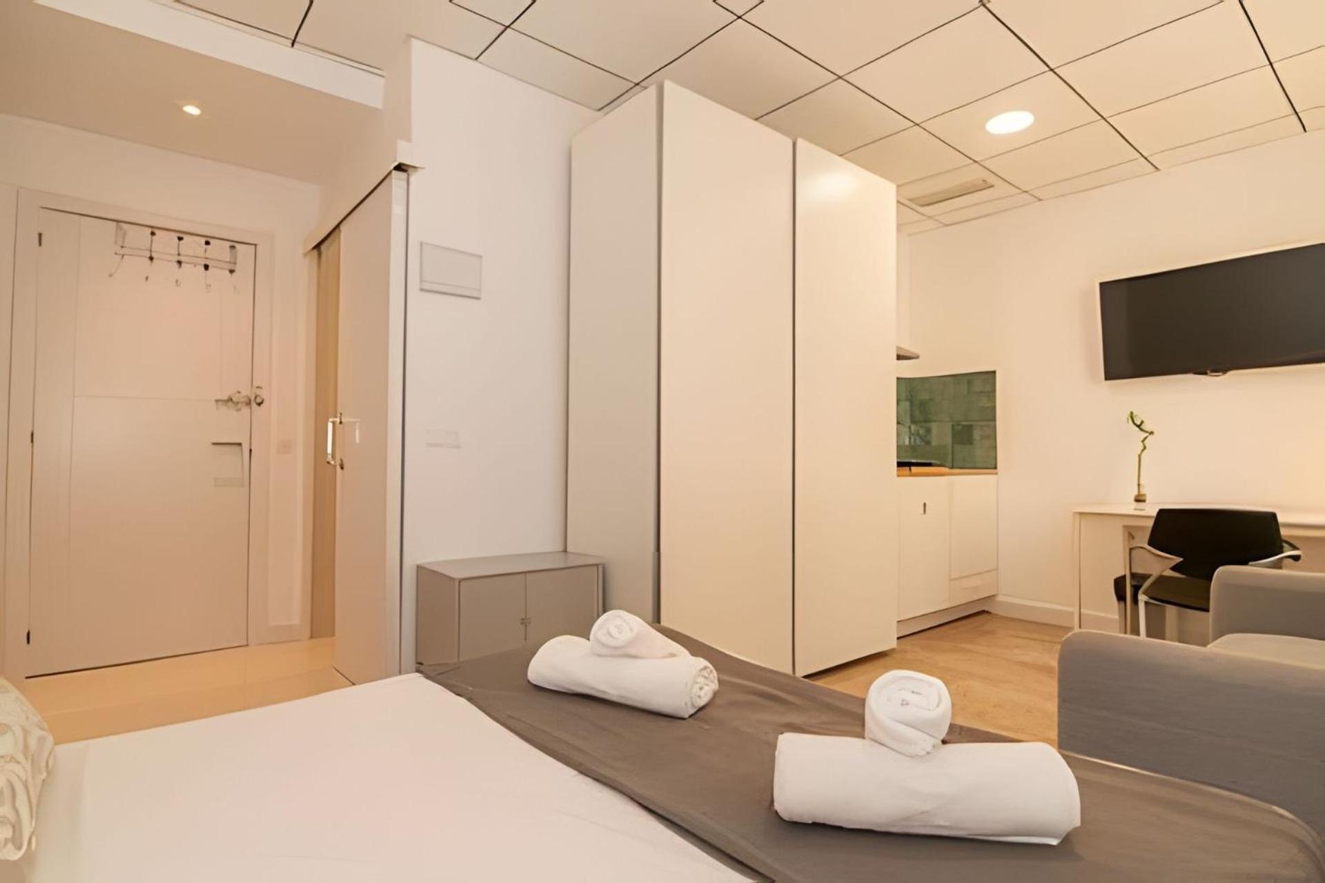 11 Nights Studios Valencia Exteriör bild